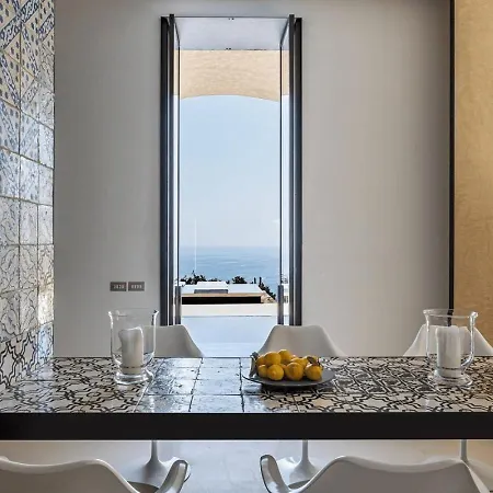 Lavish 3Br Cliffside Villa With Majestic Sea Views In Central Positano Villa *