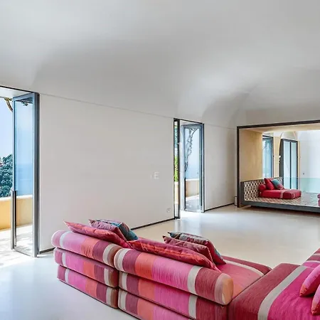Lavish 3Br Cliffside Villa With Majestic Sea Views In Central Positano *